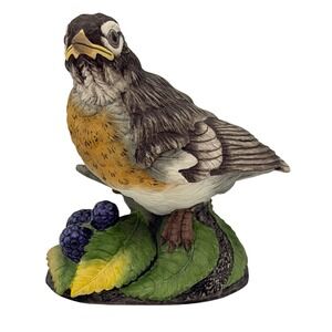 Vtg Boehm Robin Fledgling Figurine 400-74 Baby Berries Leaves Made In USA 4.5 In